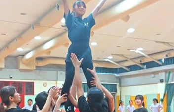 生徒が集まる